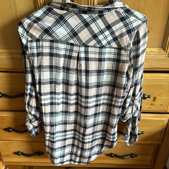 KENNETH COLE pink flannel. - Picture 3 of 4